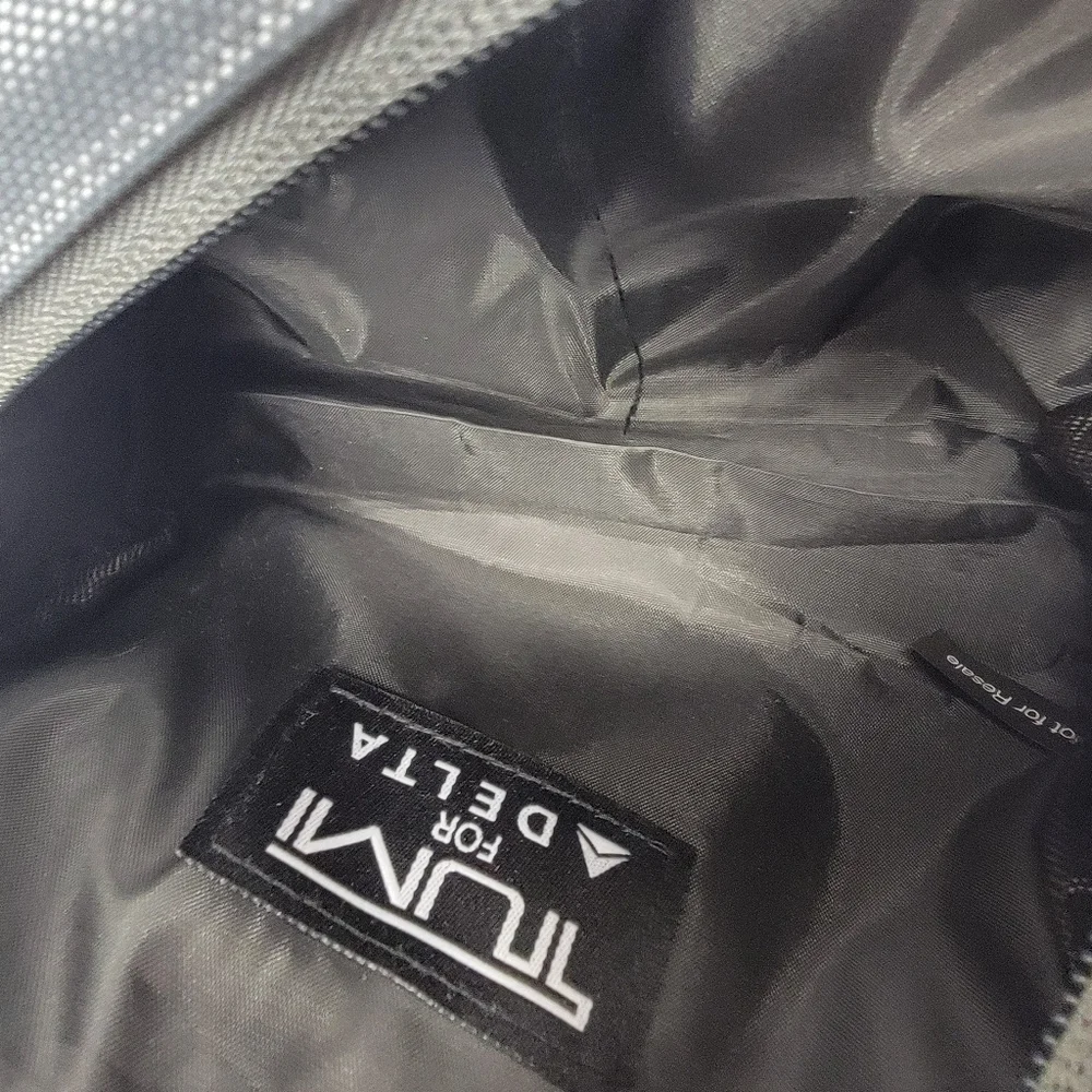 Tumi Gray Unisex‎ Toiletry Bag